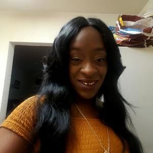 Meet your Posher, Monique